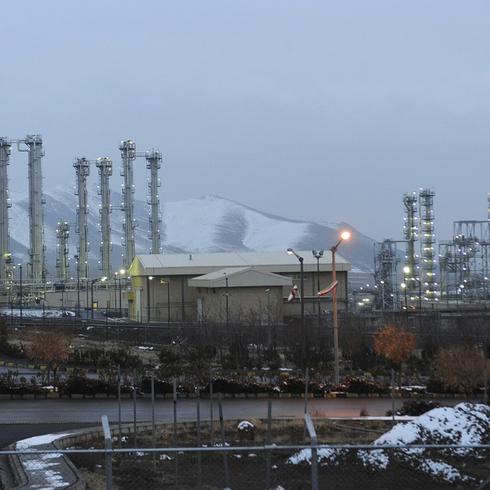 Irán comienza a enriquecer uranio a un 20%