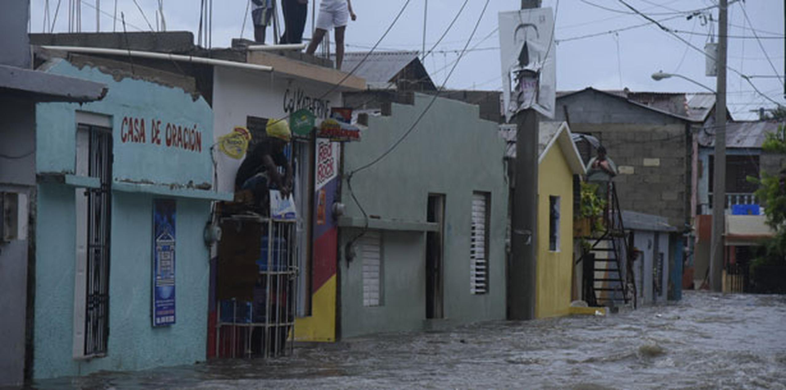 Irma ha dejado ya al menos 15 muertes a su paso por el mar Caribe, donde se reportan grandes daños a infraestructuras. (EFE)