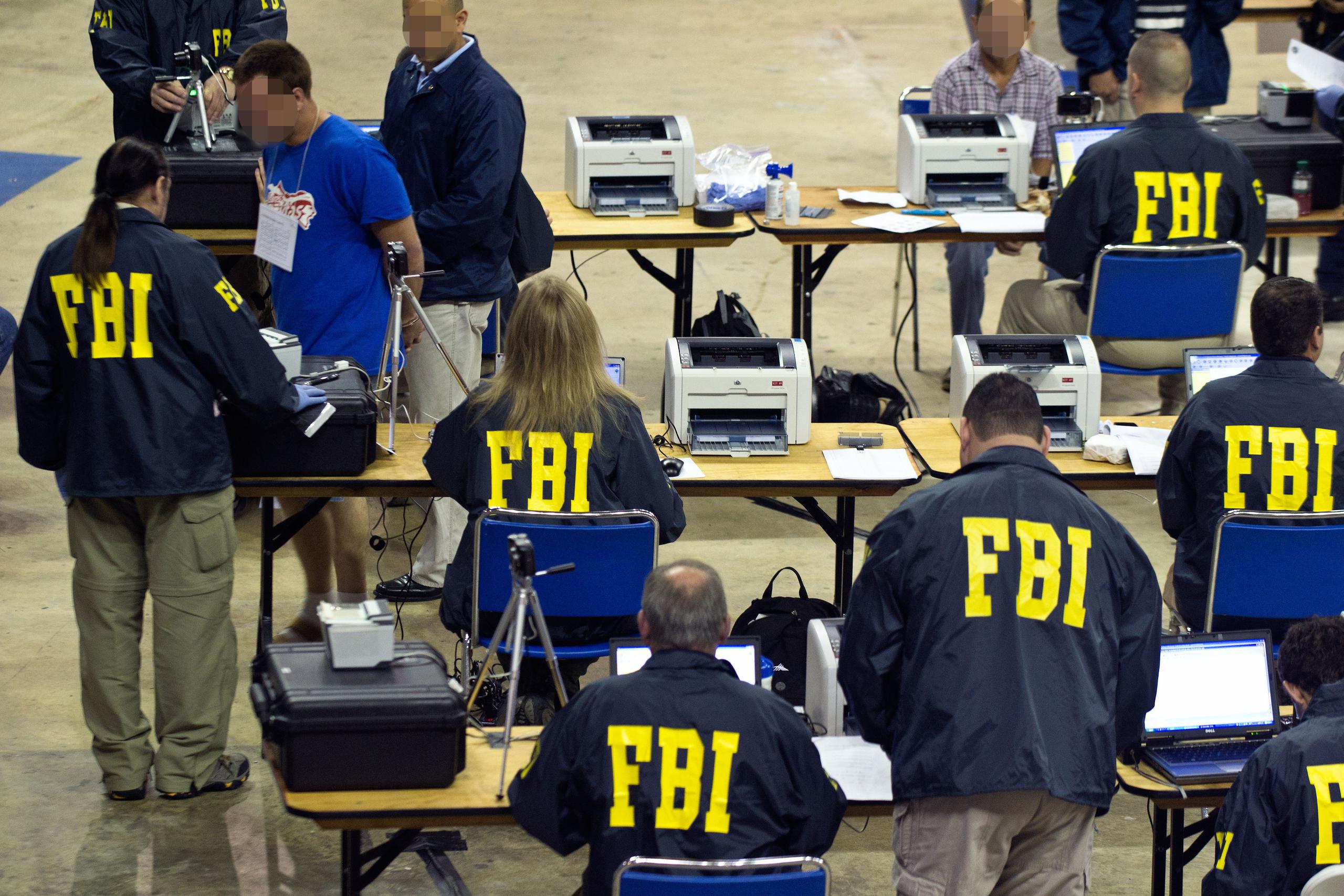 El FBI, que tiene más de 35,000 empleados, mantiene un llamativo secretismo en torno a estas acusaciones. (Archivo)