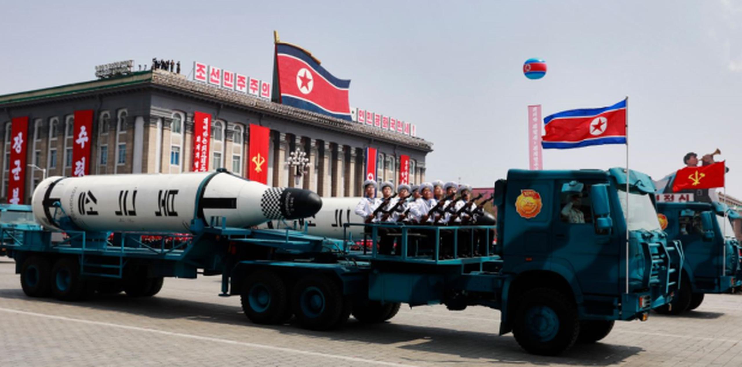 Hace poco más de una semana, Corea del Norte realizó un multitudinario desfile militar que reveló un arsenal de misiles balísticos intercontinentales. (EFE)