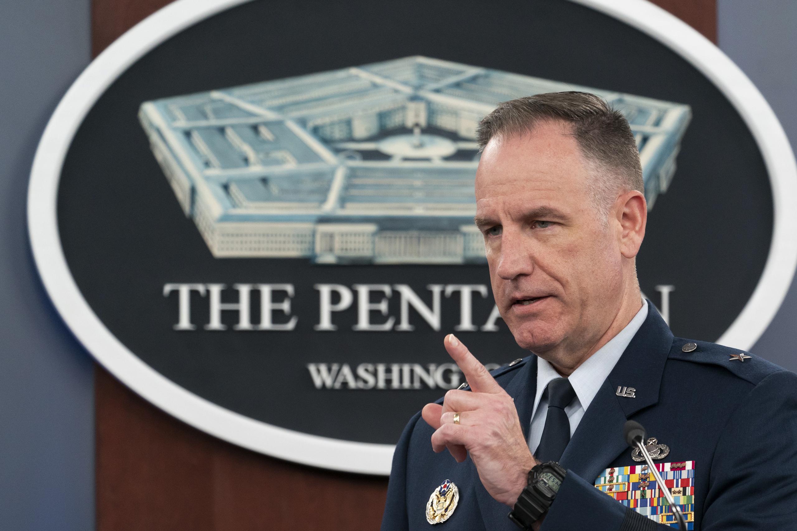El general de brigada Patrick Ryder, secretario de prensa del Pentágono, emitió una breve declaración al respecto, en la que dijo que el gobierno sigue rastreando el globo.