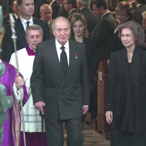 Rey emérito Juan Carlos abandona España