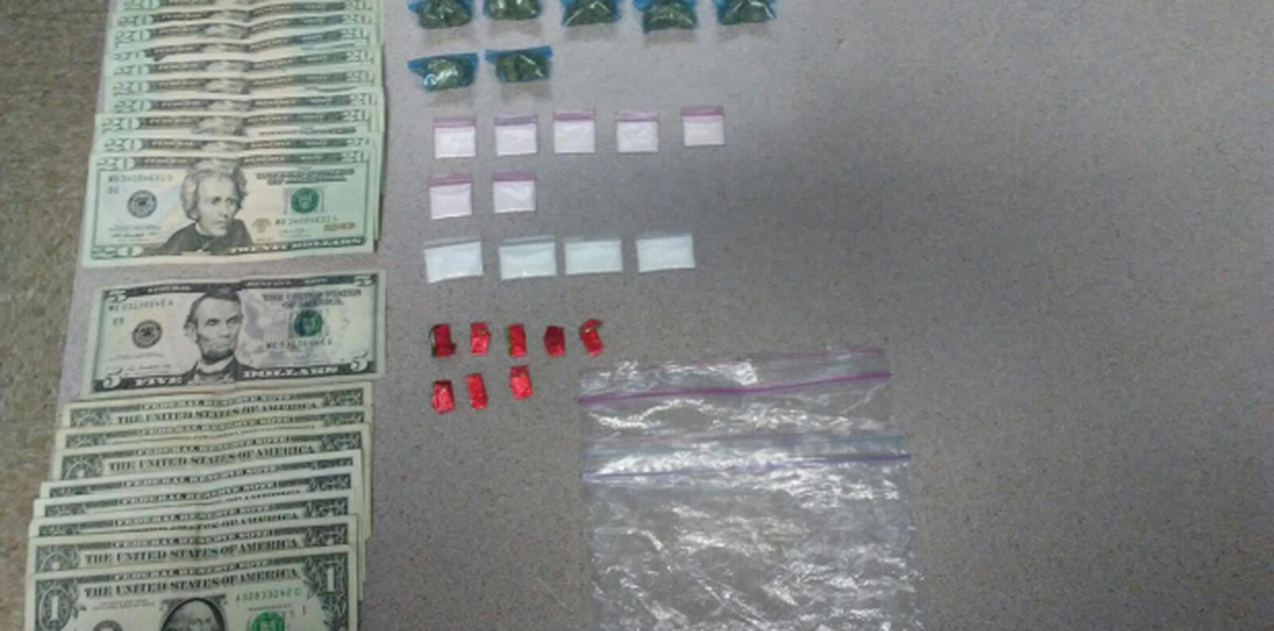 Le ocuparon bolsas de cocaína, heroína, marihuana y $330 en efectivo. (Archivo)