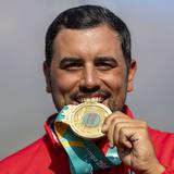 El arquero Jean Pizarro celebra histórica medalla dorada