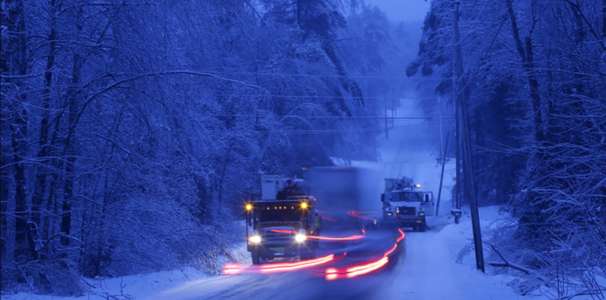 Maine reportó más de 20.000 personas sin electricidad el jueves y en el este de Canadá más de 101.000 clientes, entre ellos 54.000 en Toronto, seguían sin electricidad. (AP/Robert F. Bukaty)