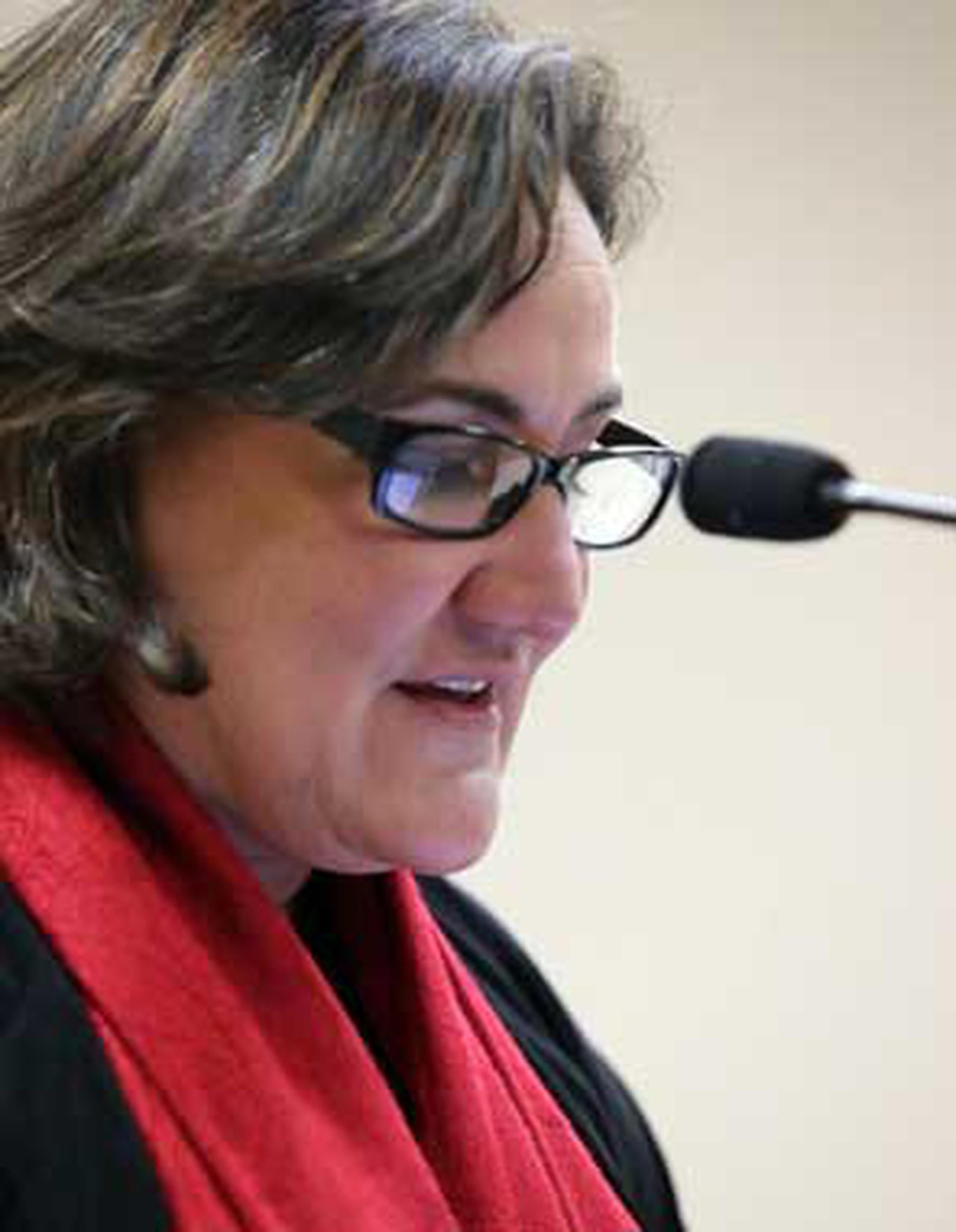 La profesora Carmen Milagros Vélez Vega decidió salir en público recientemente para anunciar que persistirá en su reclamo al tribunal.(Archivo)