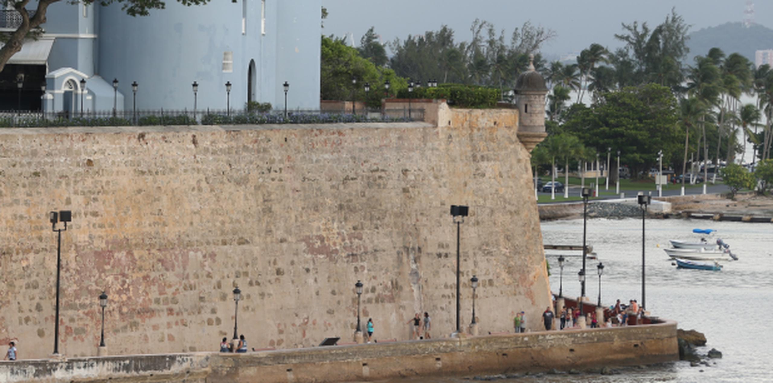 Según explicó la Compañía de Turismo, la ruta incluye un recorrido caminando en el interior de las murallas del Viejo San Juan, declaradas como Patrimonio de la Humanidad de la UNESCO. (Archivo)
