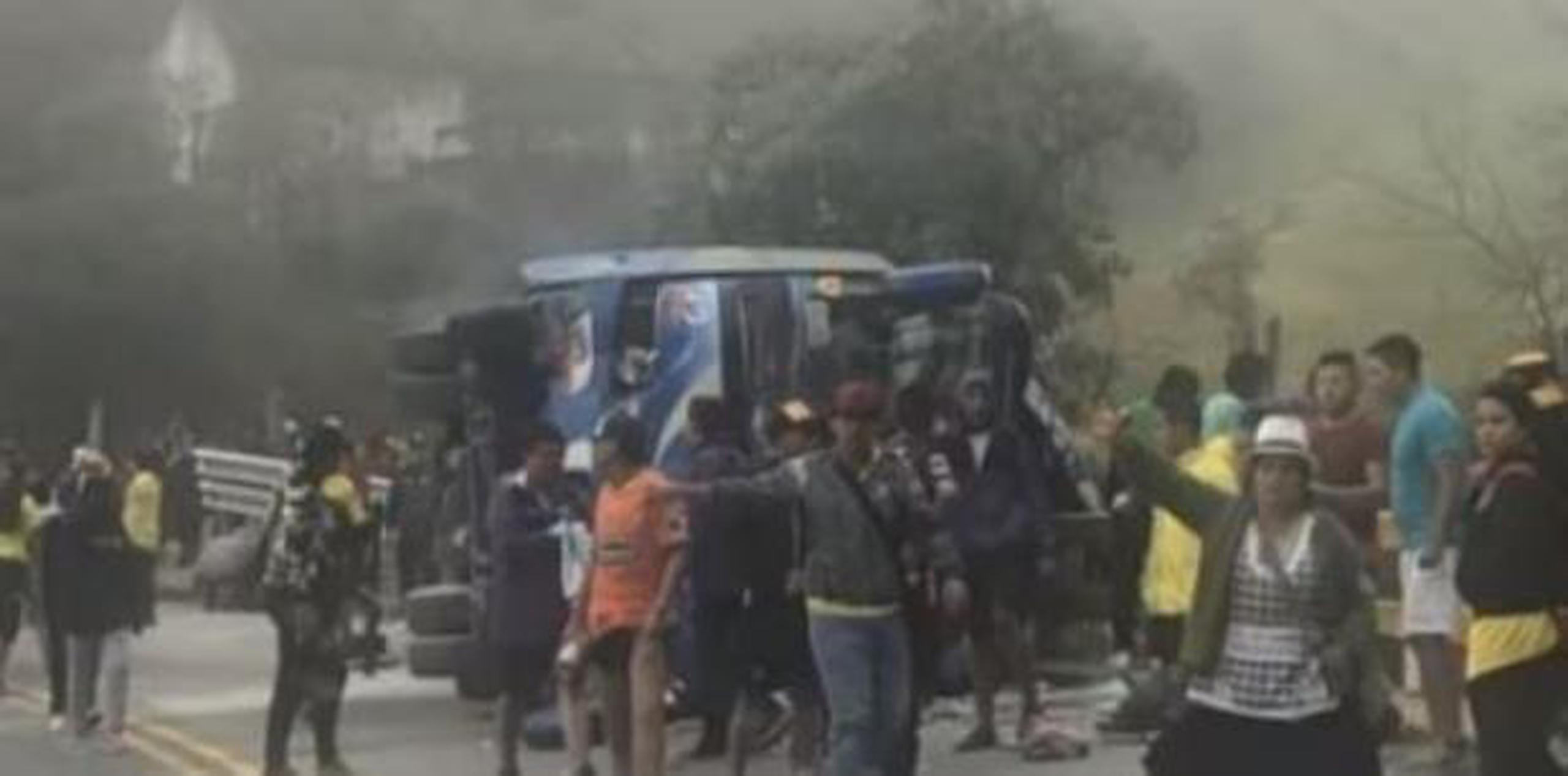 El accidente ocurrió el domingo cuando el bus de la empresa Cooperativa Señor de los Milagros retornaba a Guayaquil procedente de la ciudad de Cuenca. (Captura)