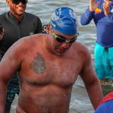 Joel Matos logra su hazaña tras nadar 100 kilómetros en 47 horas