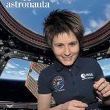 Astronautas exploran el universo de las letras