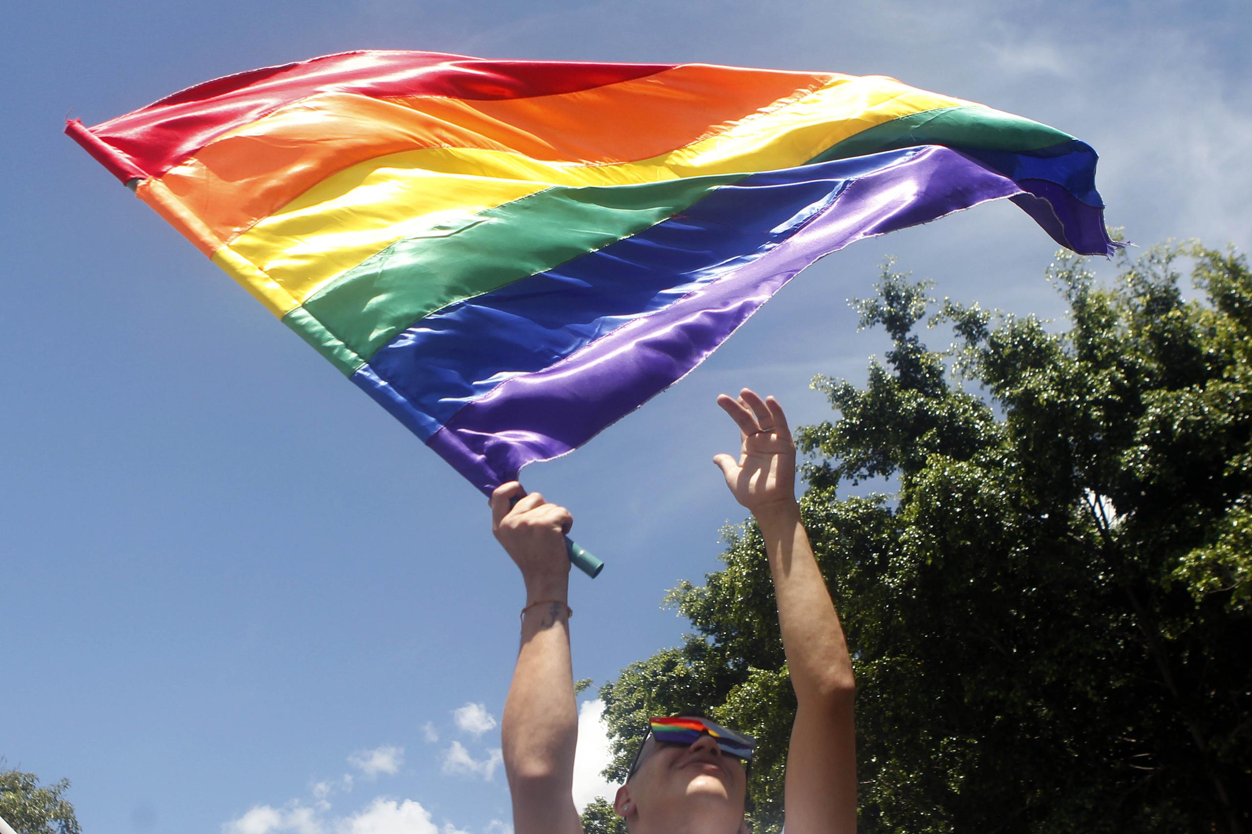 La ley incluye penas para las personas condenadas de tratar de “convertir” a gente LGBTQ a la heterosexualidad o a las expectativas tradicionales de género.