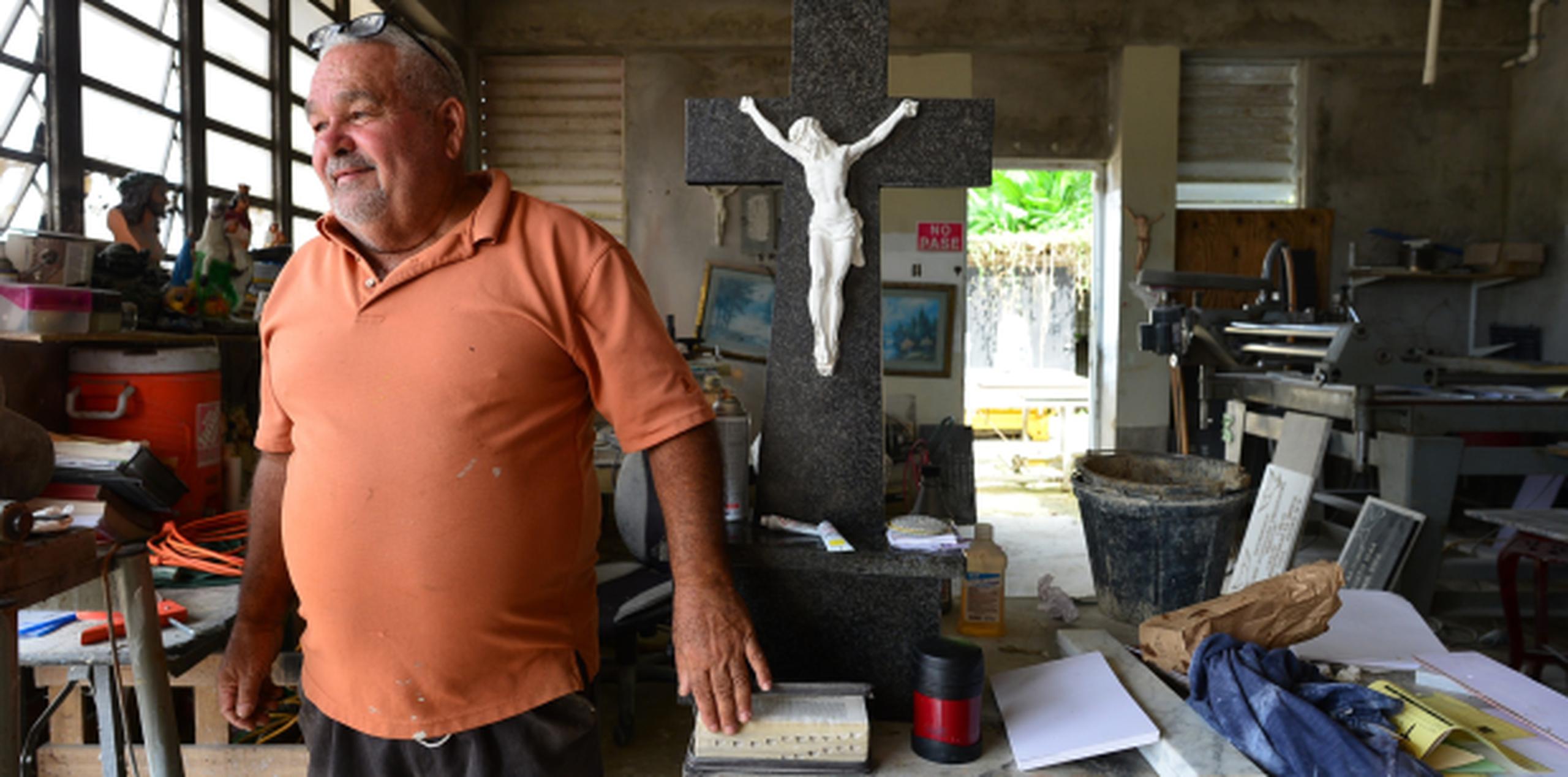 El sepulturero Luis Robles describió como “un desastre” la situación en la “Ciudad del Grito”. (luis.alcala@gfrmedia.com)
