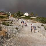Aumenta a 19,000 mil las personas desalojadas por incendio fuera de control en isla griega 