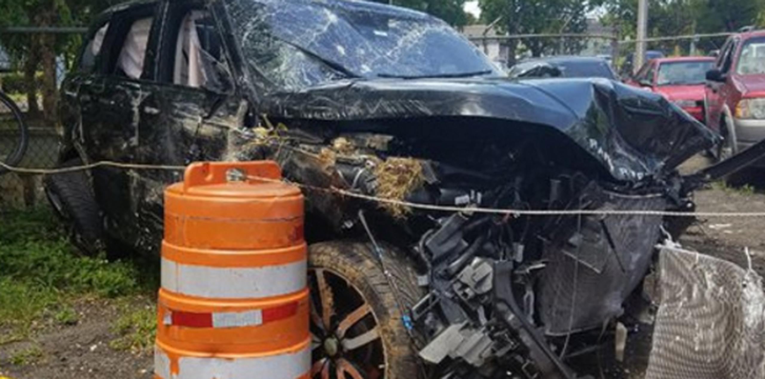 Jaime Ferrer Rivera, de 39 años, fue baleado el pasado viernes mientras conducía esta guagua Range Rover por Dorado. El accidente provocó la muerte de cinco miembros de una familia. (libni.sanjurjo@gfrmedia.com)