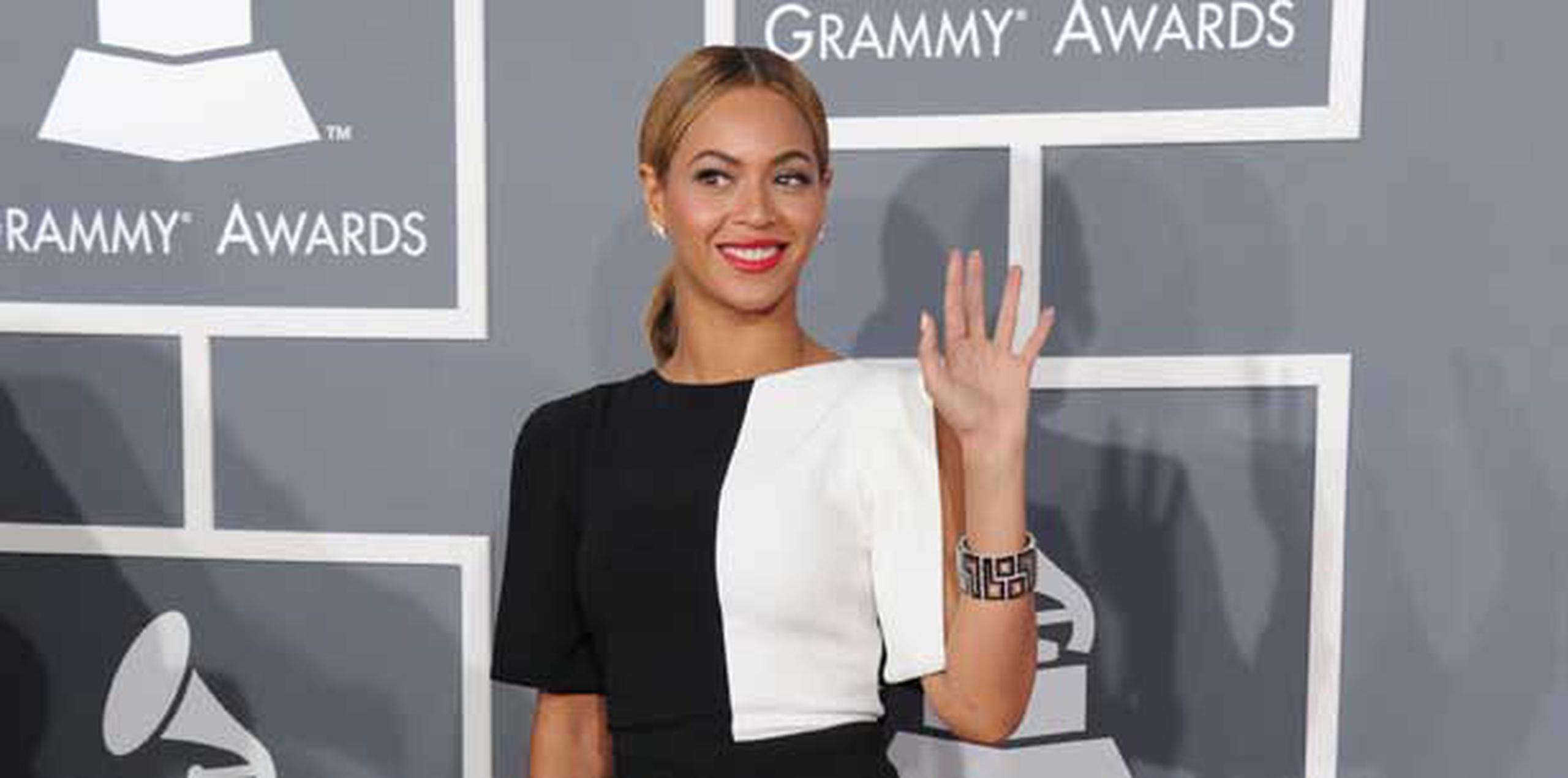 Beyoncé sorprendió a sus admiradores con el lanzamiento de su más reciente disco, que incluye 14 canciones y 17 vídeos. (Jordan Strauss/Archivo/Invision/AP)