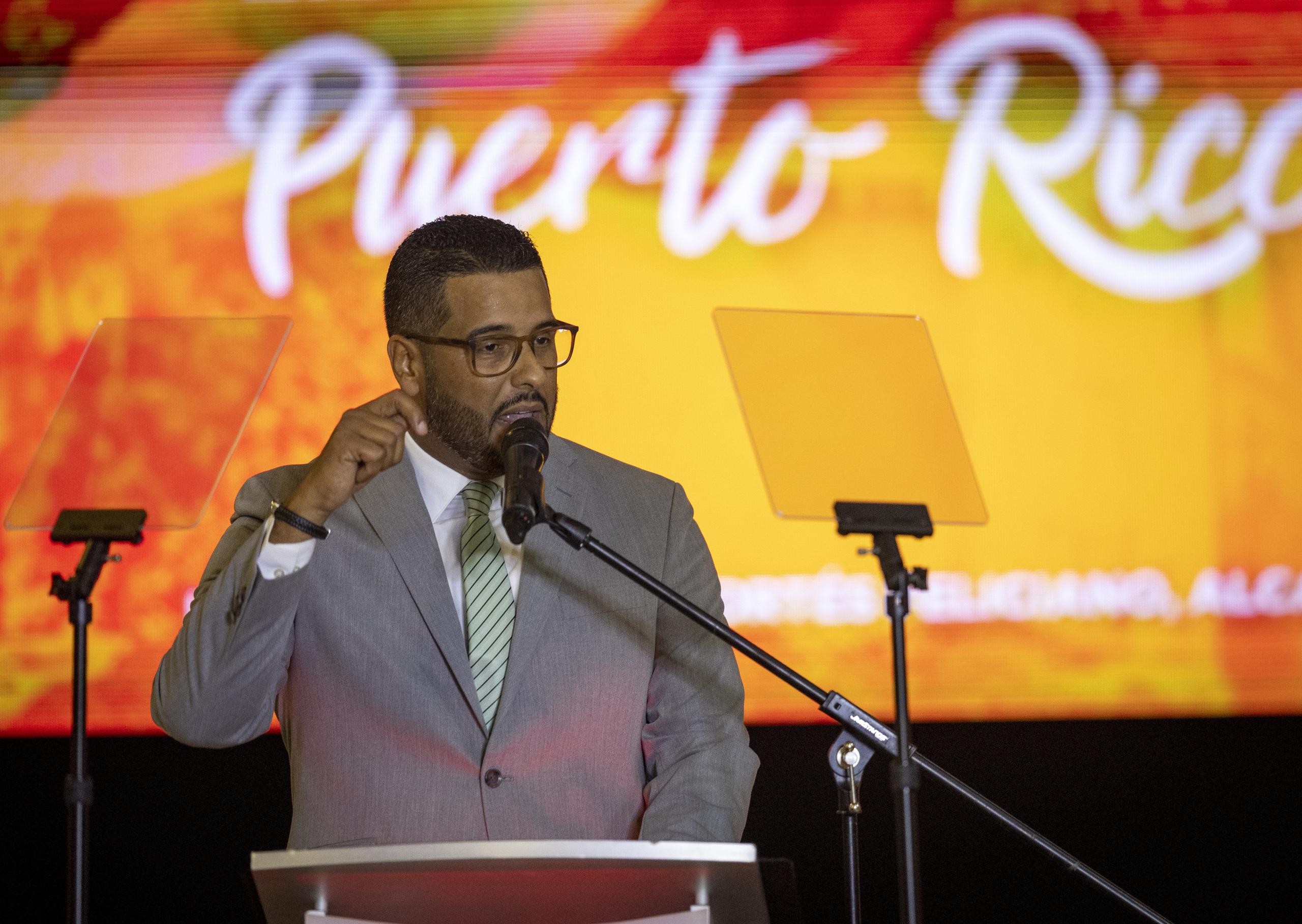 Ortiz culminó su alocución con un llamado la juventud puertorriqueña, que necesita un país para poder “vivir una vida plena en su patria” y que, en cambio, “les dicen que la salvación está en otra parte y su única opción es marcharse”.