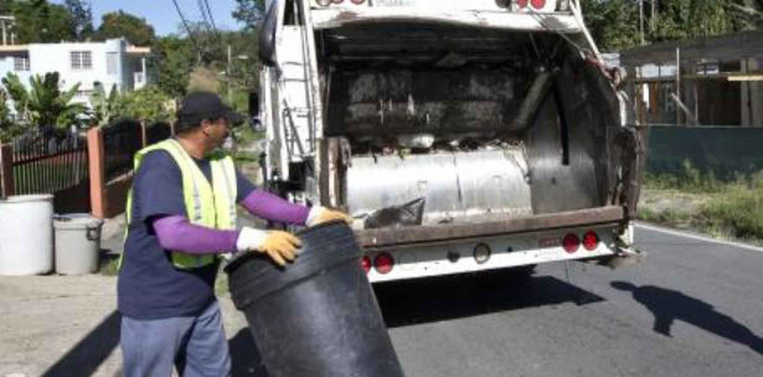 A partir del próximo miércoles, 5 de julio, el recogido de basura se dispuso de dividiendo los sectores por días, según la alcaldesa, para lograr una mayor eficiencia. (Archivo)