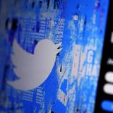 El “check” azul de Twitter premia el odio y la desinformación 