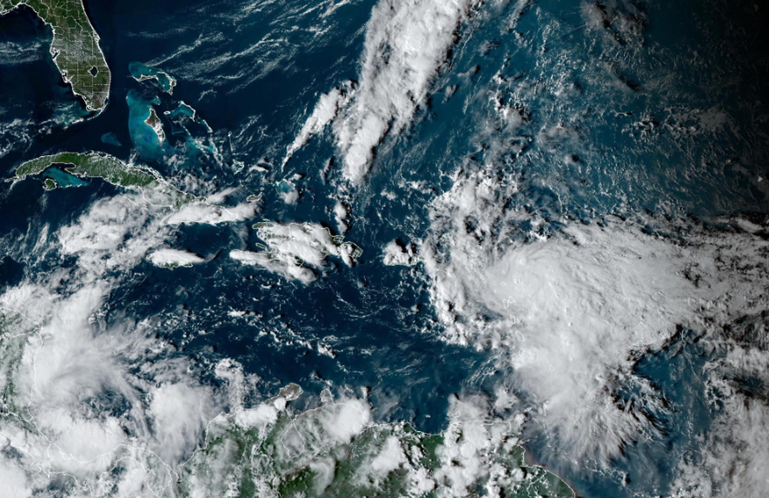 Imagen del huracán Tammy capturada por el satélite meteorológico GOES-16 cerca de las 5:00 de la tarde del sábado, 21 de octubre de 2023.