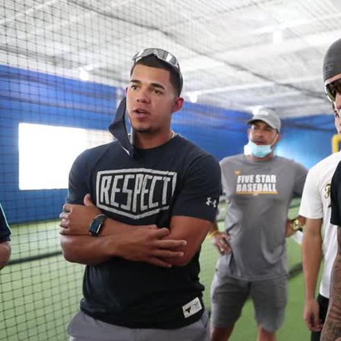 Javy Báez y José Berríos aconsejan a prospectos del béisbol