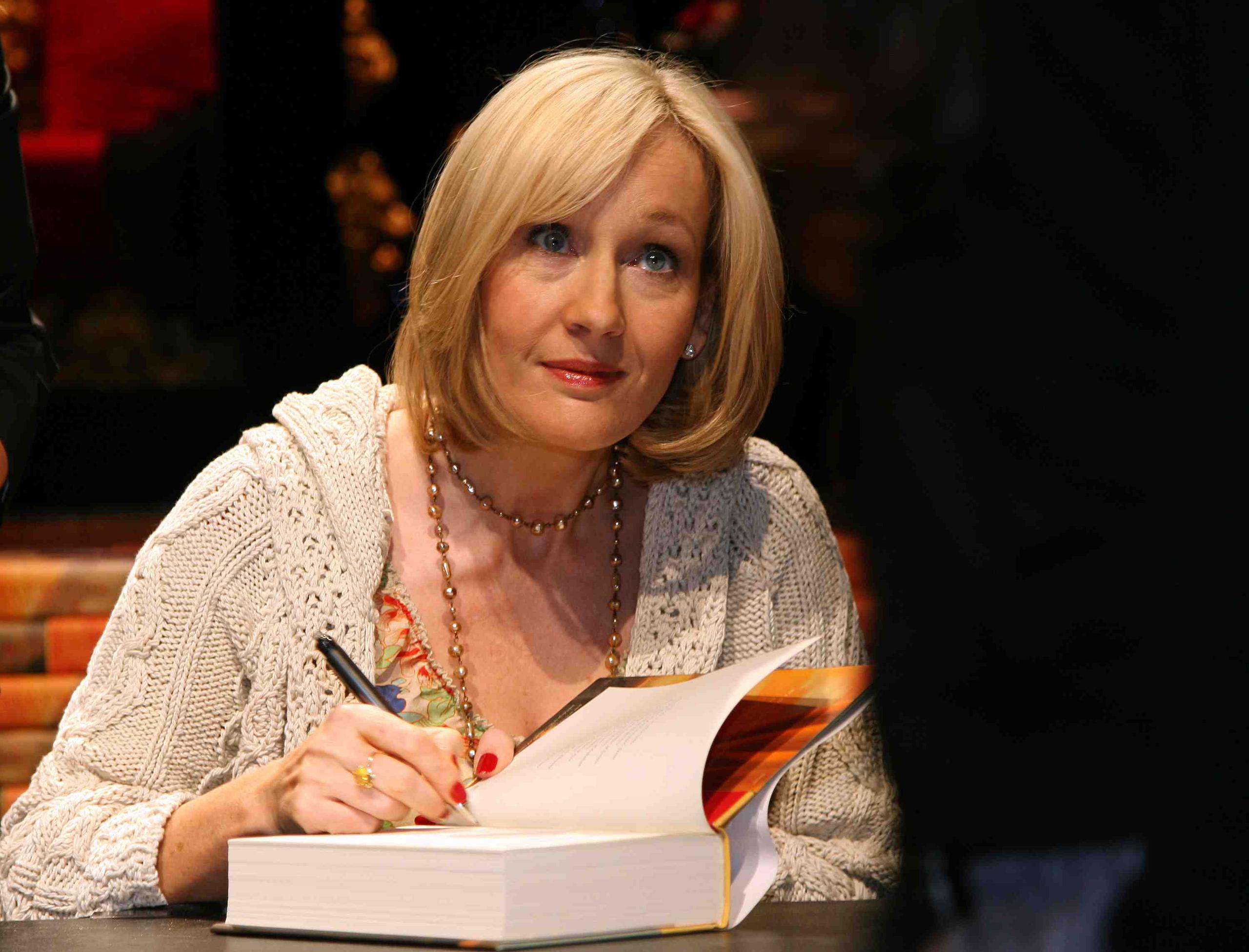 La escritora británica JK Rowling respondió a las críticas a través de las redes sociales. (Archivo GFR/ Media)