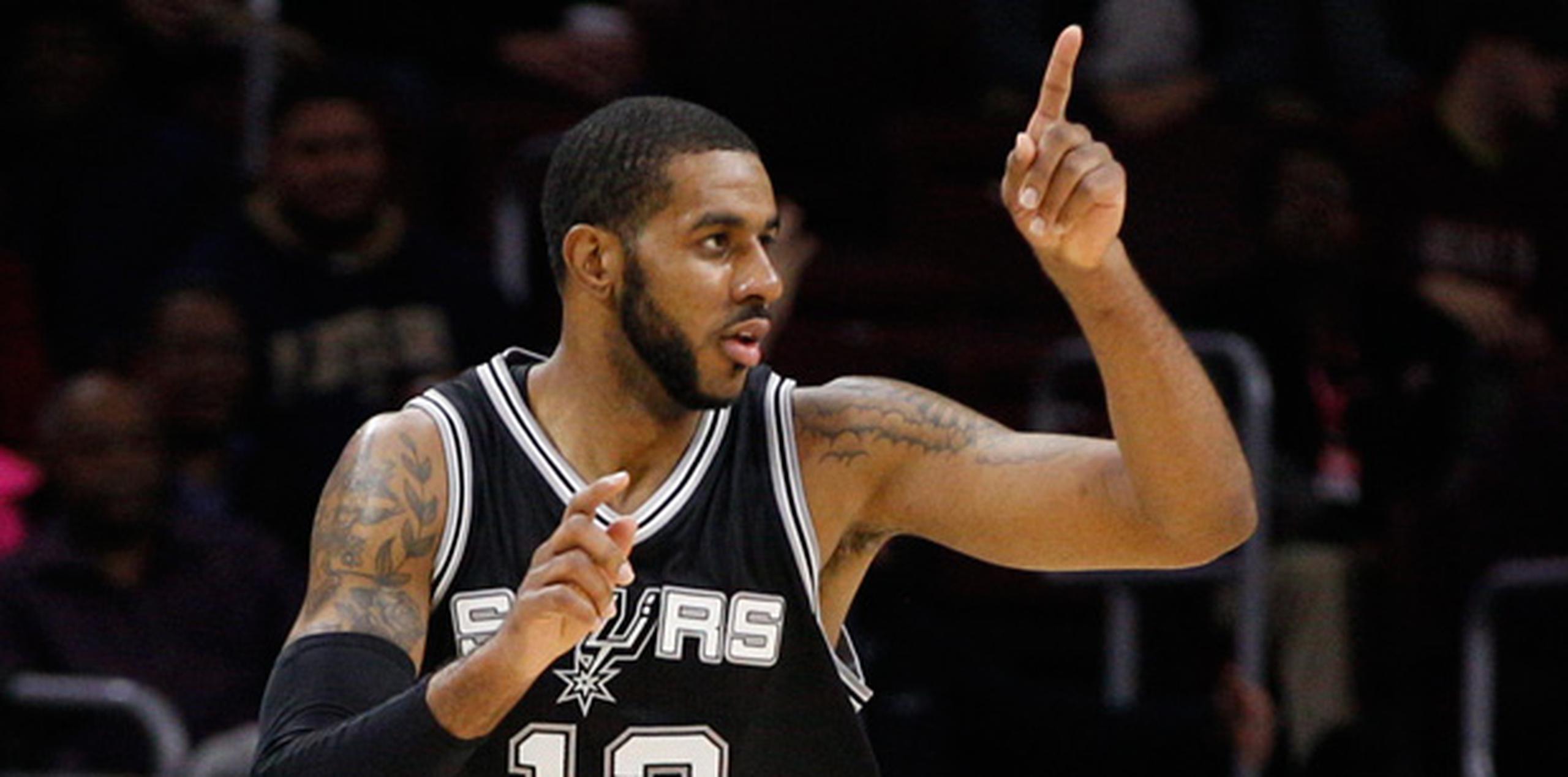 LaMarcus Aldridge lideró a los Spurs con 26 puntos y nueve rebotes. (AP)