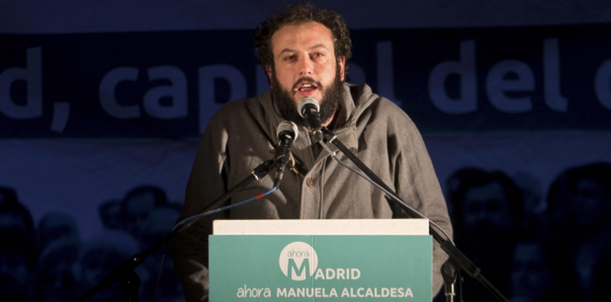El renunciante concejal de Cultura, Guillermo Zapata, participó de la reciente campaña política en España. (AP)