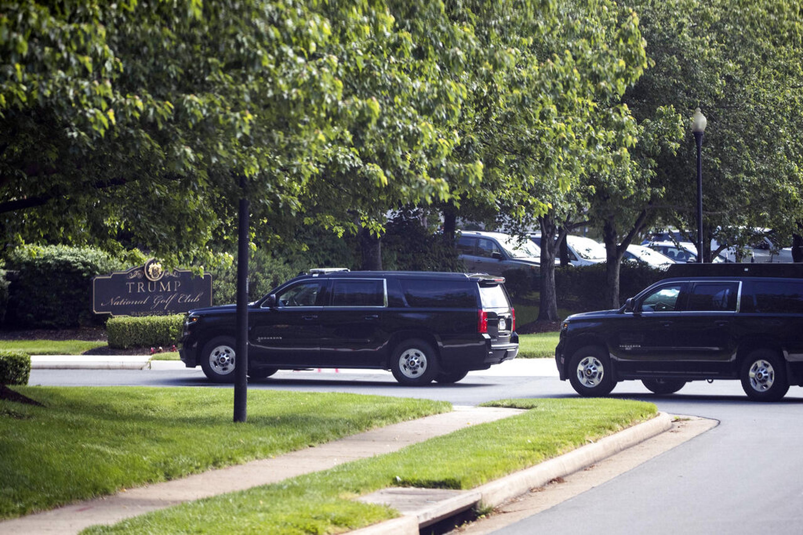 La caravana del presidente Donald Trump llegó hoy a su club privado Trump National Golf Club en Sterling, Virginia.