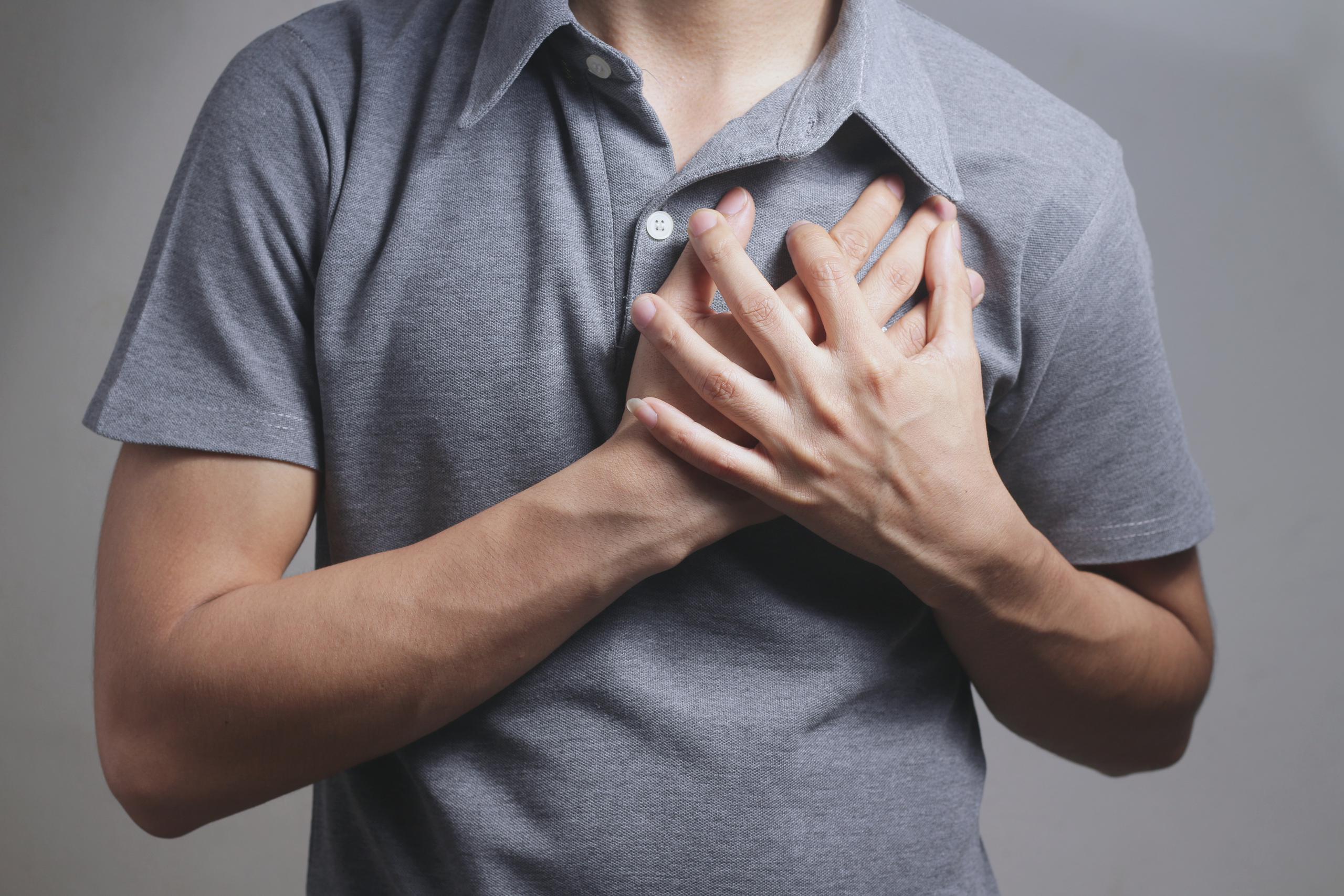 Las arritmias son alteraciones en el funcionamiento de la red eléctrica del corazón que modifican el ritmo cardíaco y tienen repercusión en la función de bombeo de este órgano, disminuyendo su eficacia.