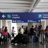 Retrasos y cancelaciones de vuelos en el aeropuerto LMM debido a alto tráfico de pasajeros