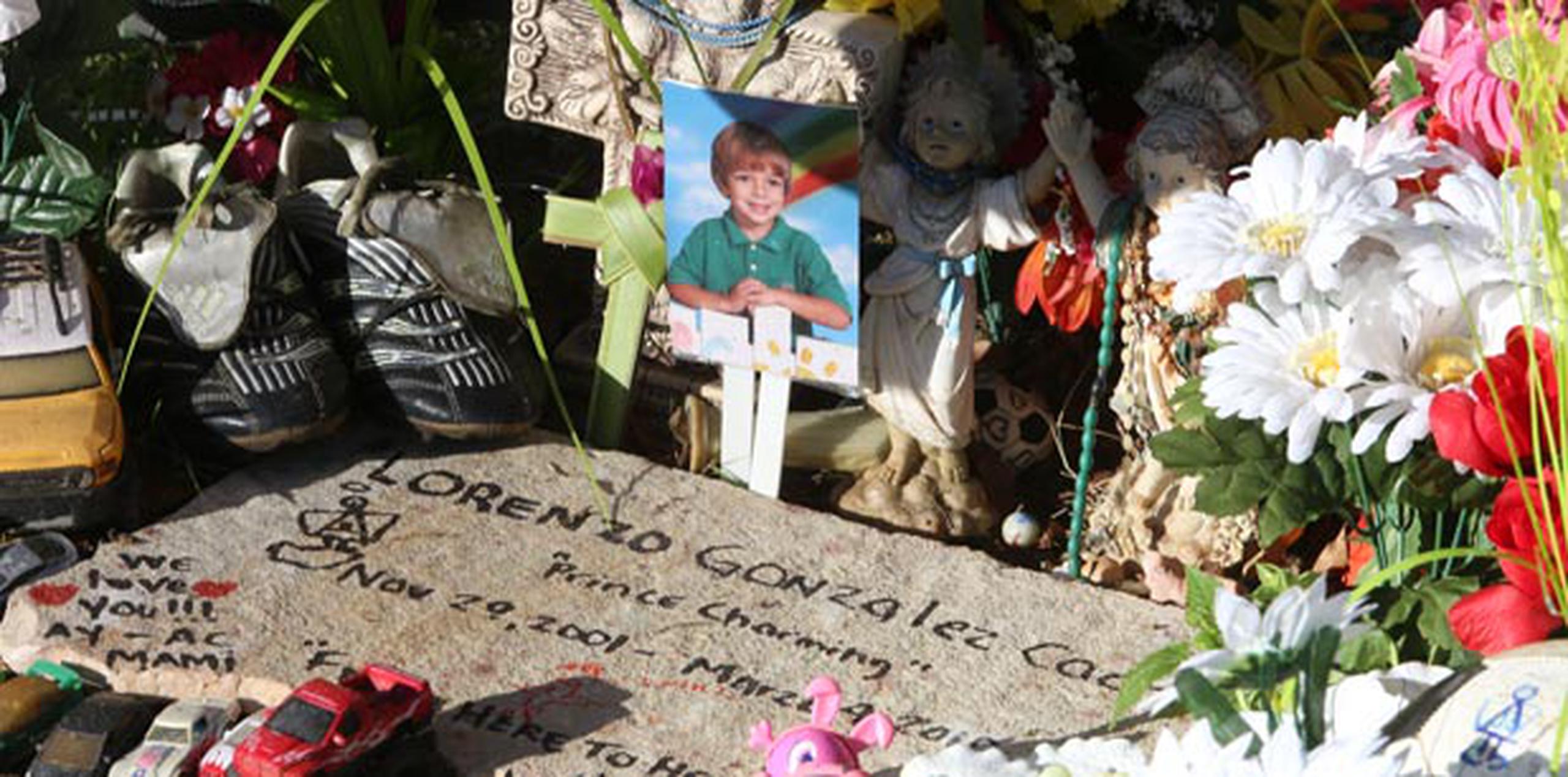 El lugar se encuentra adornado con varios recordatorios de personas que, cercanas o no, se han sentido identificadas con el caso del niño asesinado. (angel.rivera@gfrmedia.com)