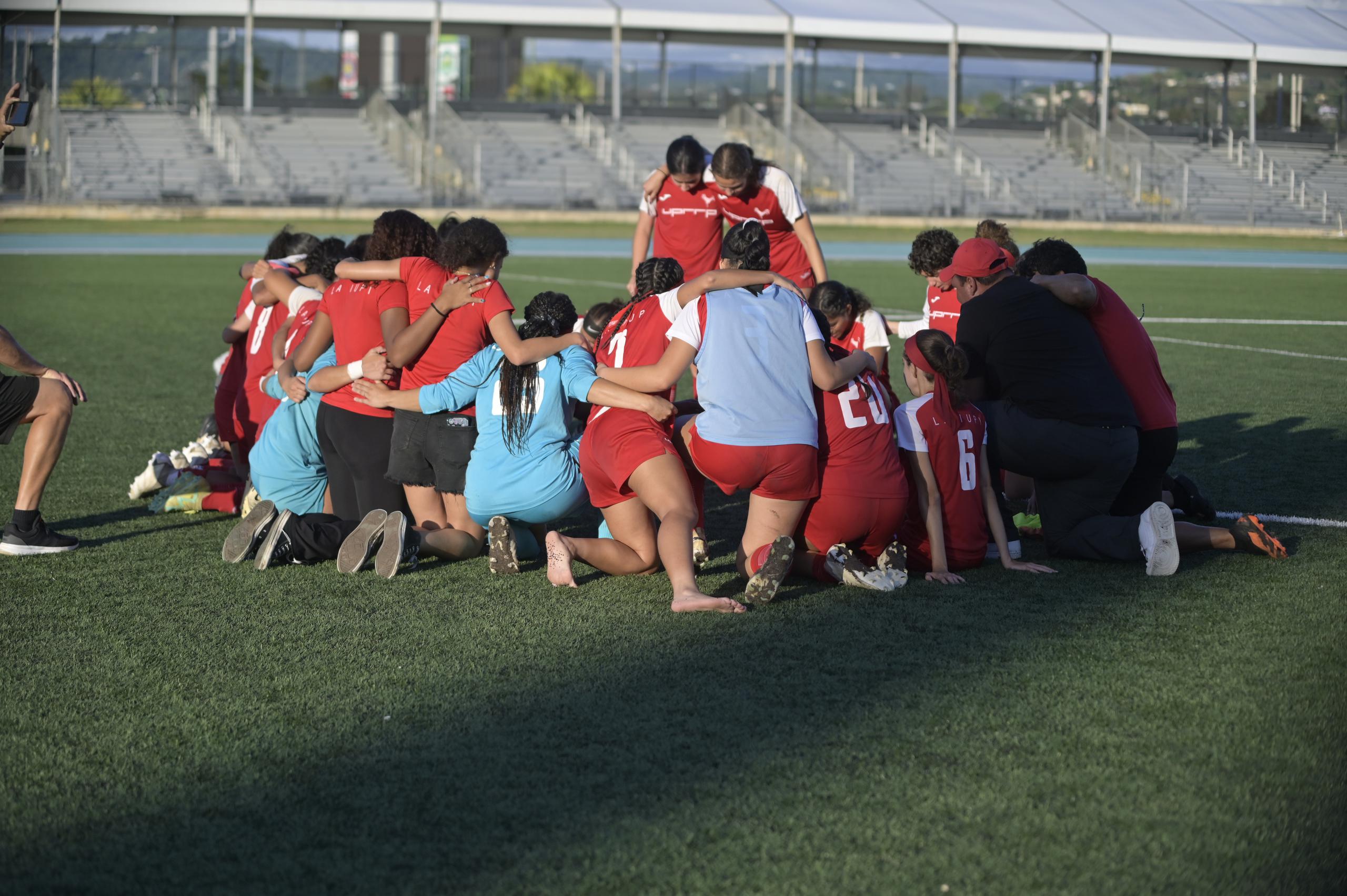 Las Jerezanas de la Universidad de Puerto Rico, Río Piedras eliminaron a las campeonas defensoras Juanas de la UPR de Mayagüez en penales 1-1 (5-4).