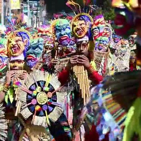 Un colorido carnaval le dedica un "Canto a la Tierra" 