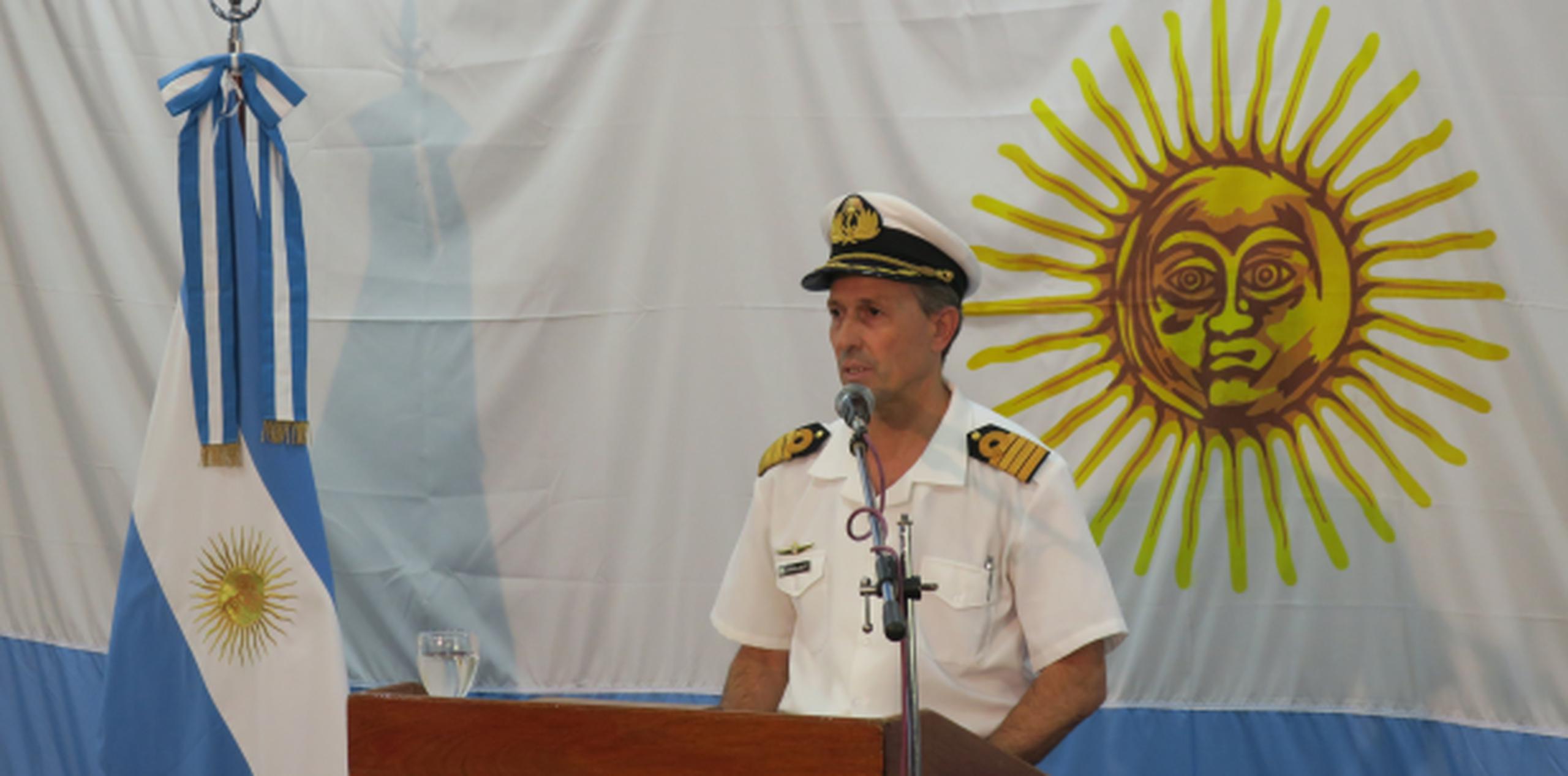 El portavoz de la Armada argentina, Enrique Balbi, ofrece una rueda de prensa. (EFE)