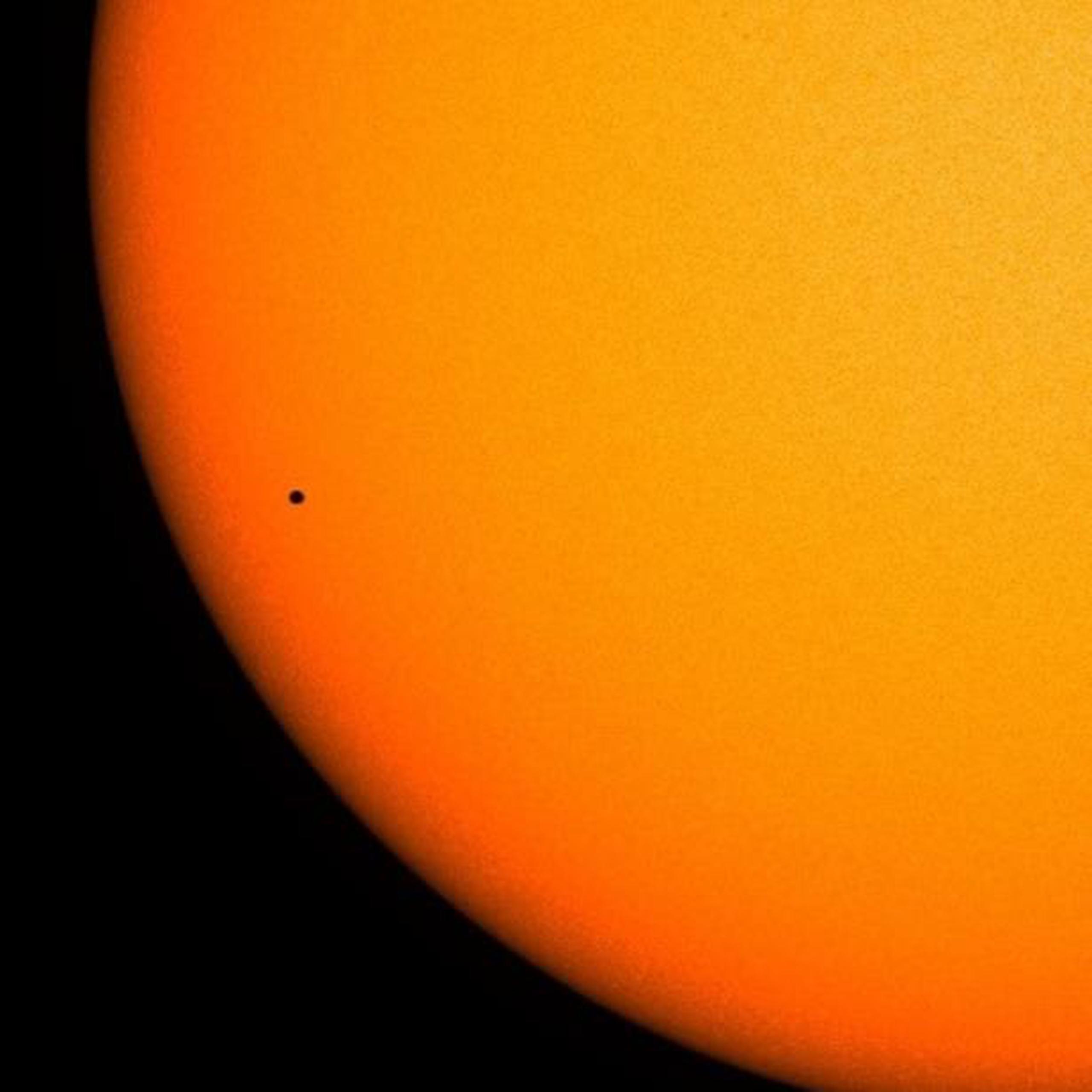 Es importante destacar que nunca se debe mirar al Sol sin los filtros especializados para su observación segura. (NASA)