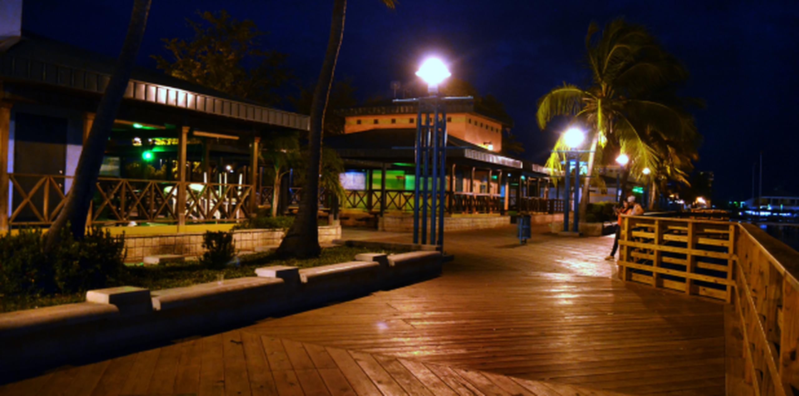 Sobre esta línea, el paseo tablado de La Guancha, en Ponce (Archivo)