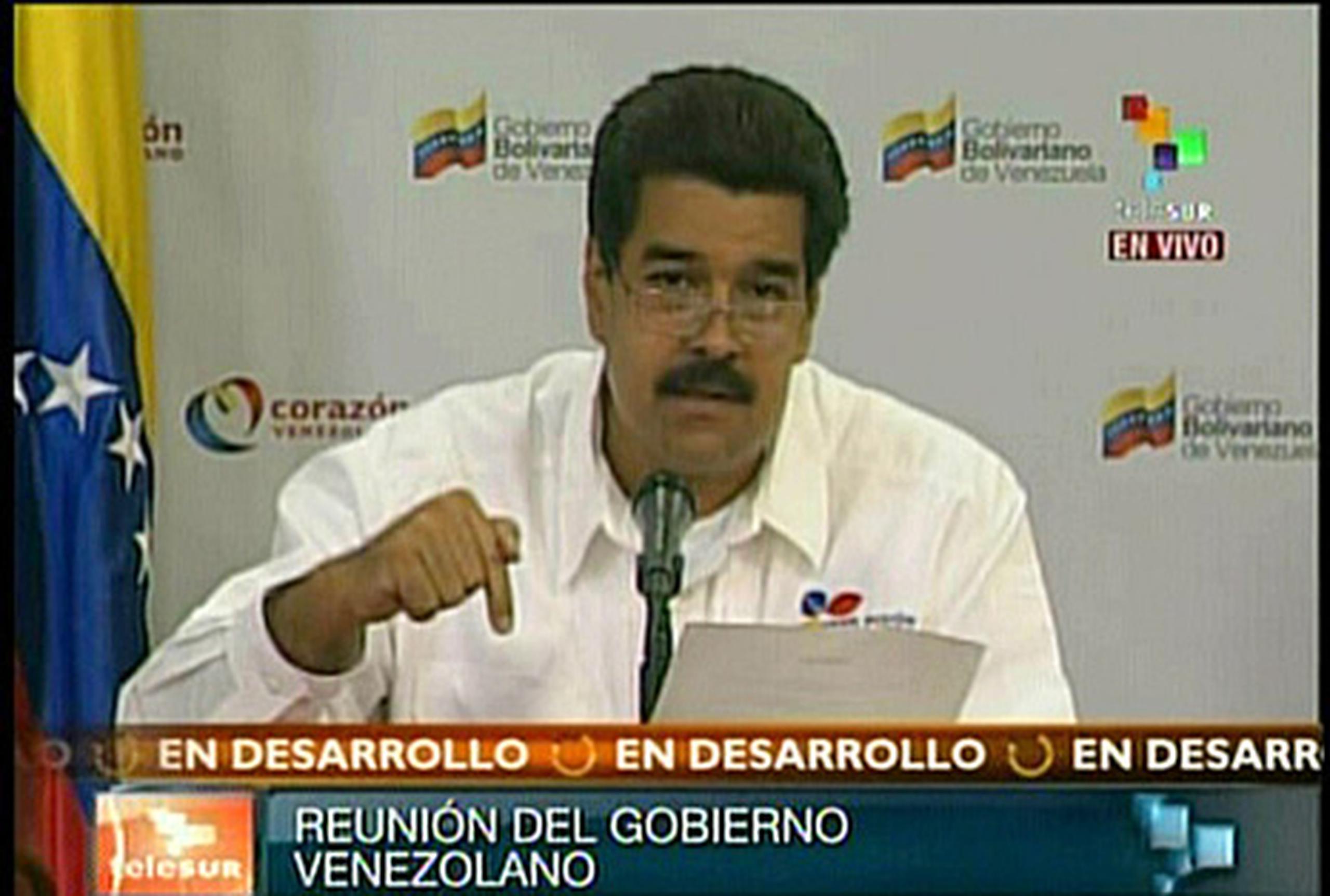 En la reunión, que fue denominada como una “jornada intensa de trabajo”, Maduro dijo que los enemigos de su país son los responsables de la enfermedad de Chávez.
