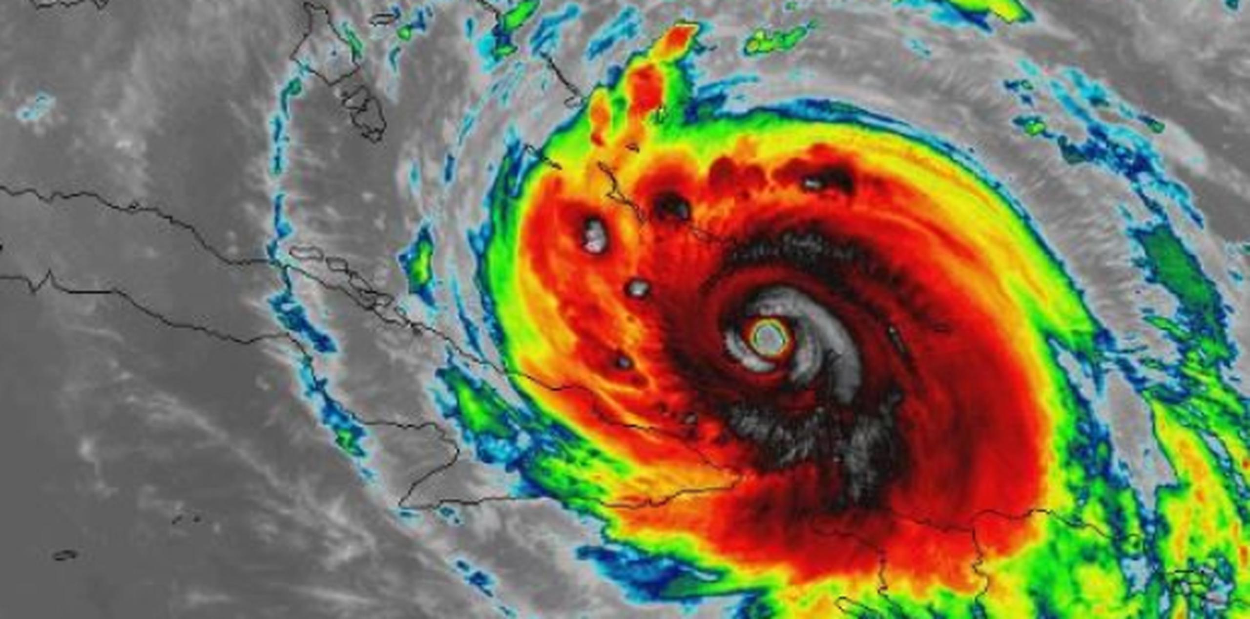 Tras esto, muchos usuarios de las redes sociales comenzaron a mostrarse sorprendidos con la apariencia de una cara dentro del ojo de Irma. (NASA)