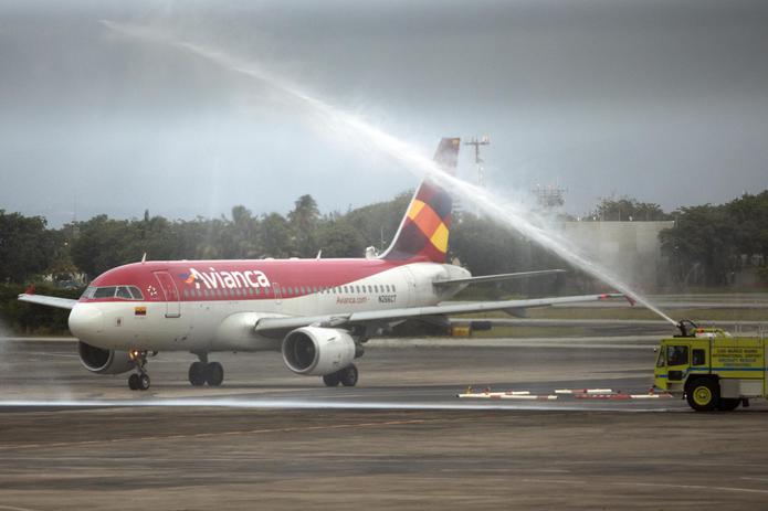 Llegada del primer vuelo de Avianca en el aeropuerto Luis Muñoz Marín el 17 de julio de 2013.