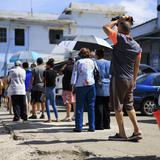 FOTOS: Hacen largas filas en Ponce para conseguir hielo