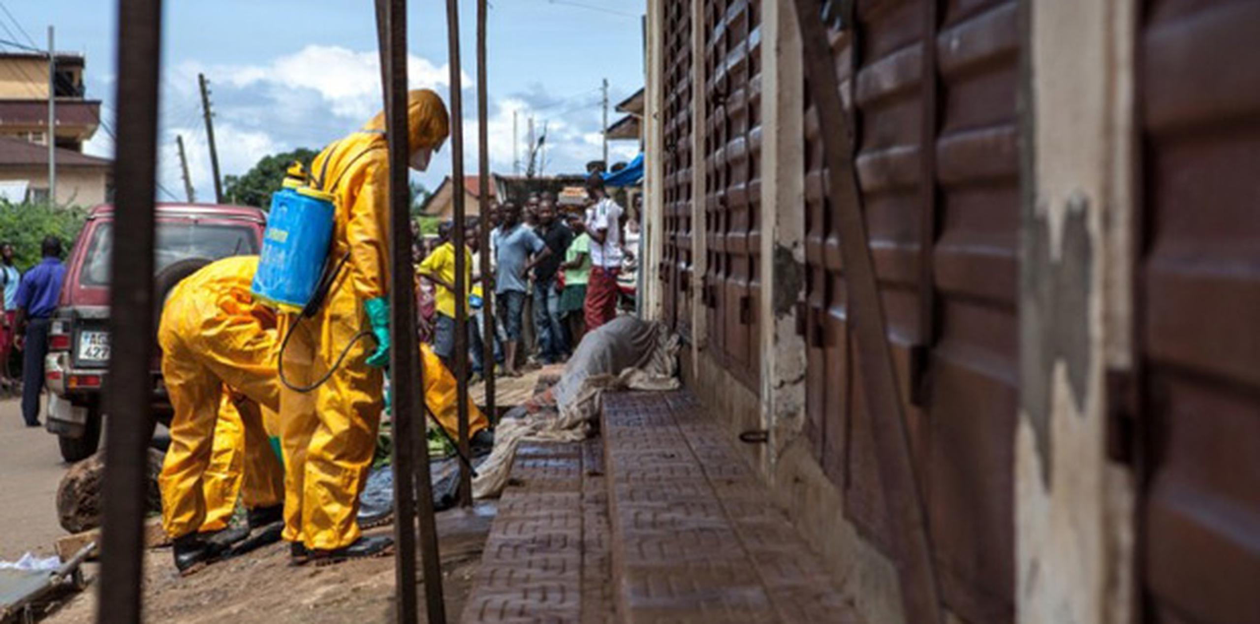 La enfermedad ha matado al menos a 3,800 personas en el África occidental y no da signos de remitir.  (AFP)