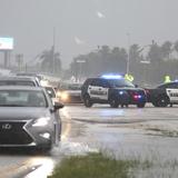 Lluvias torrenciales paralizan Fort Lauderdale y otras zonas del sur de Florida
