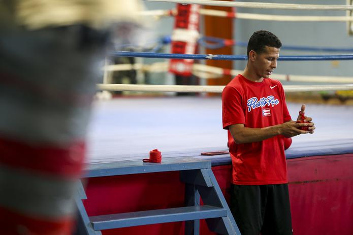 El boxeador McWilliams Arroyo lleva esperando desde mediados de 2020 para disputar un campeonato mundial en las 112 libras.