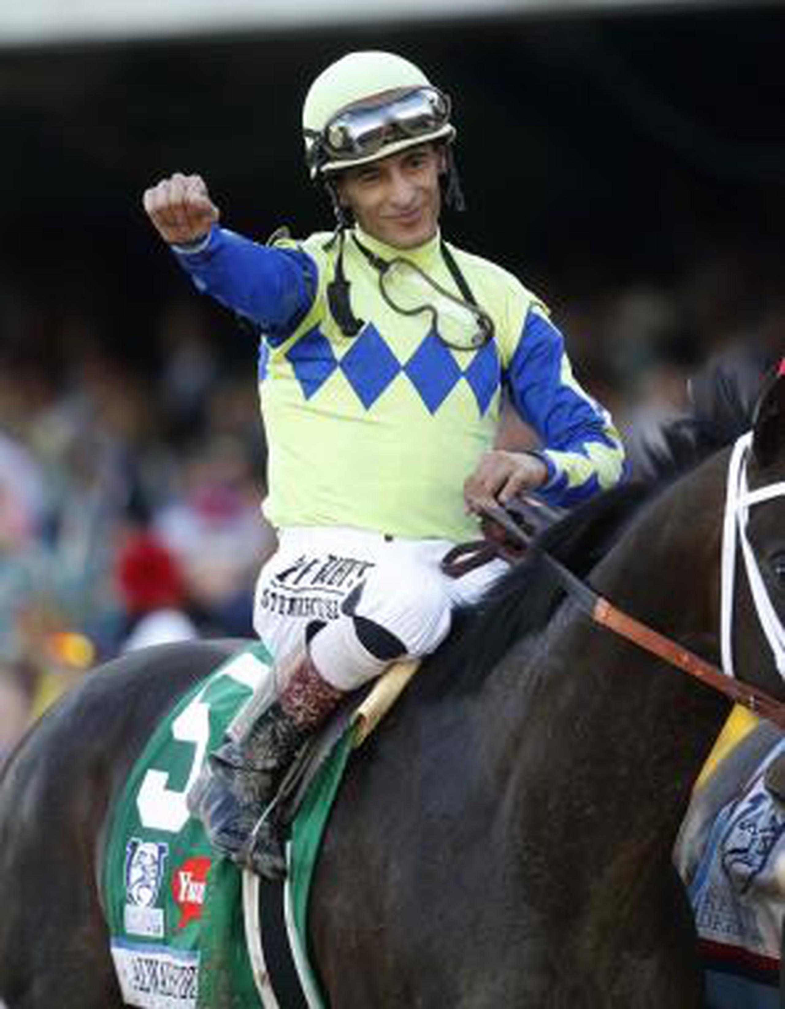 John Velázquez, aquí en una de sus victorias en el Kentucky Derby, agregaría un laurel más a su legendaria carrera con su suma de victorias en clásicos de Grado. (Archivo)