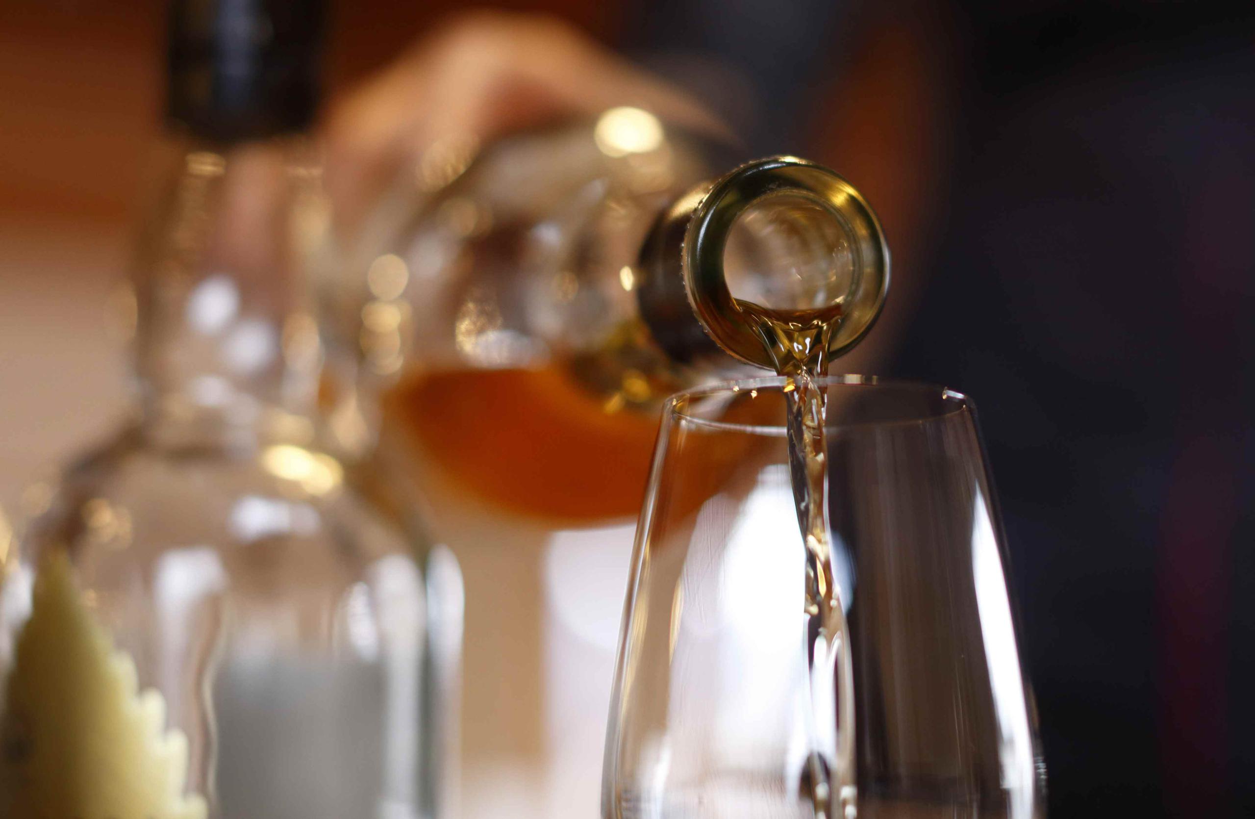 Si bien la mayor parte del whisky japonés es consumido localmente, el año pasado el país vendió un récord de $95 millones de la bebida al extranjero. (Tomohiro Ohsumi / Bloomberg)