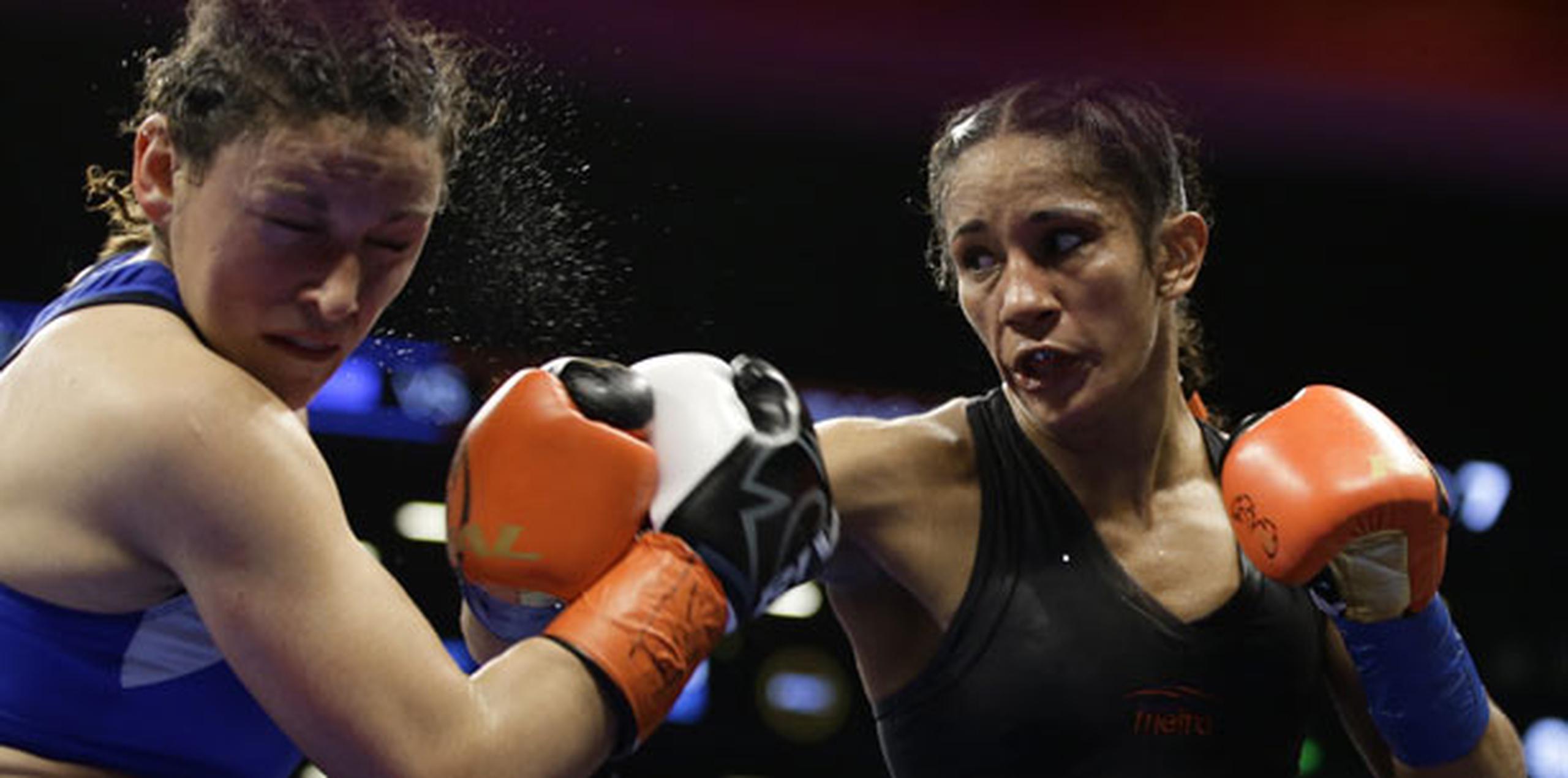 Con la victoria, la boricua radicada en Brooklyn, se convierte en la primera boxeadora en la historia del boxeo profesional femenino, en ganar títulos mundiales en seis categorías de peso. (AP)