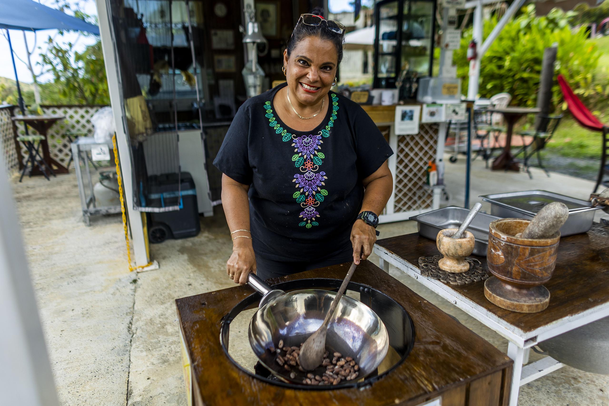 Virgen Teresa Torres Gómez, propietaria de finca La PruVite, heredó el amor por el cacao a través de su abuela.
