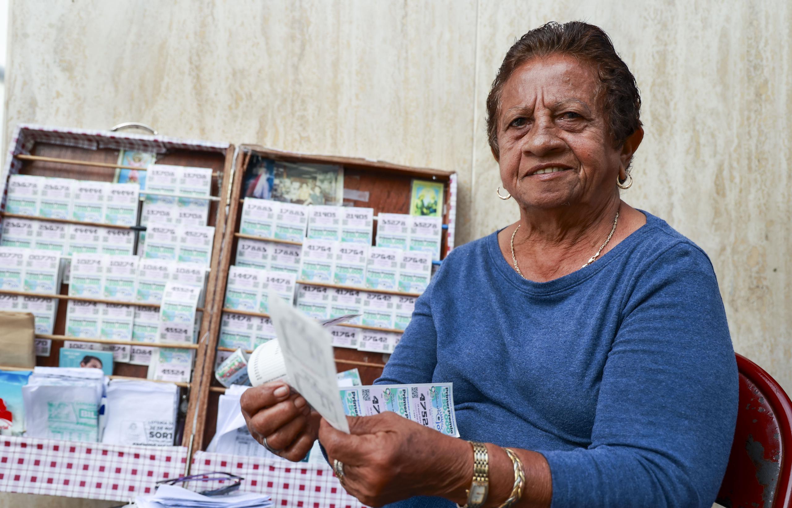 Por una década, Antonia “Toñita” Sierra Pagán se ha destacado como vendedora de la Lotería Tradicional.