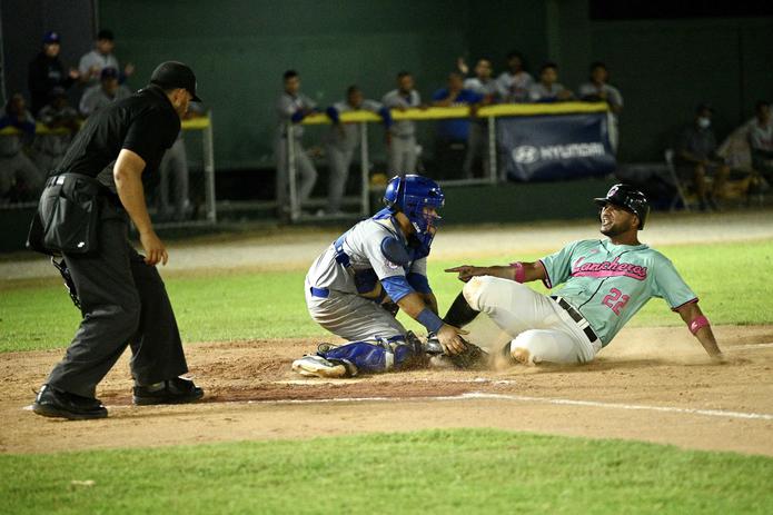 Los Mets de Guaynabo vencieron a los Lancheros de Cataño 6-4 en 11 entradas.