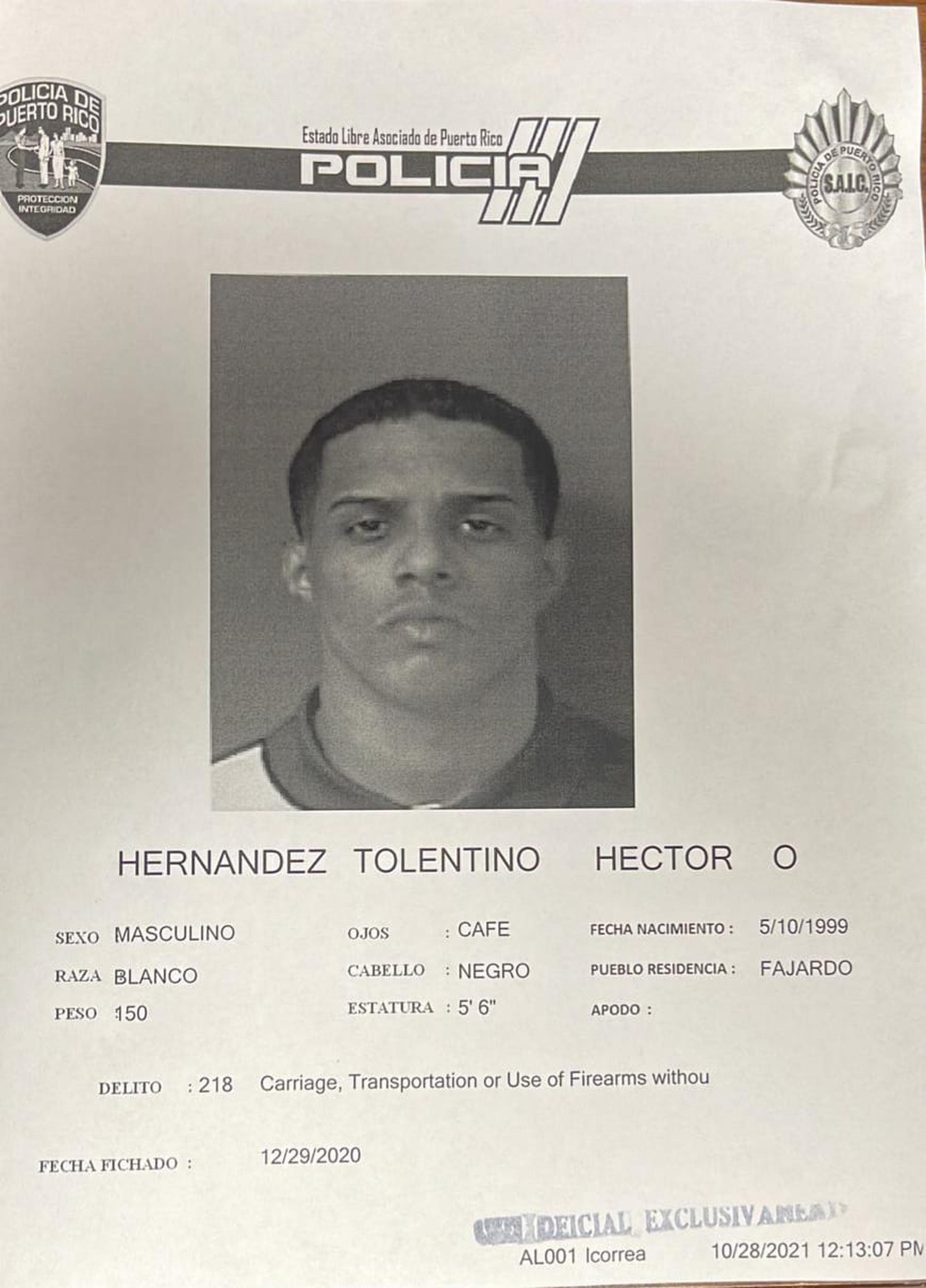 Héctor O. Hernández Tolentino fue acusado por cargos de tentativa de asesinato y violación a la Ley de Armas por un incidente con un comerciante en el que resultó muerto su hermano adolescente.